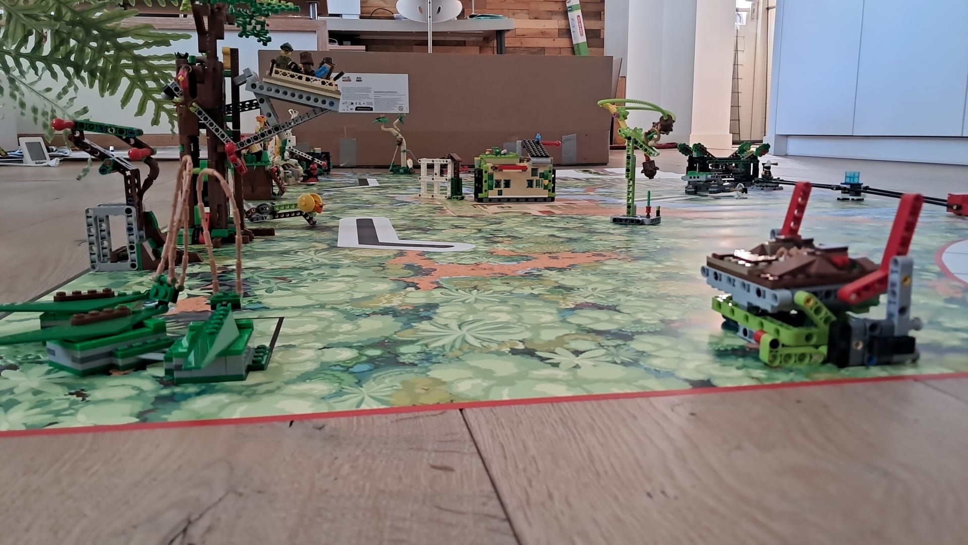 260806 FLL Bioglow mat met missies 3